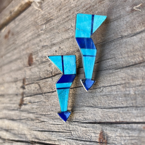 Vintage Turquoise and Lapis inlaid Navajo Broken Arrow Earrings - Picture 3 of 16